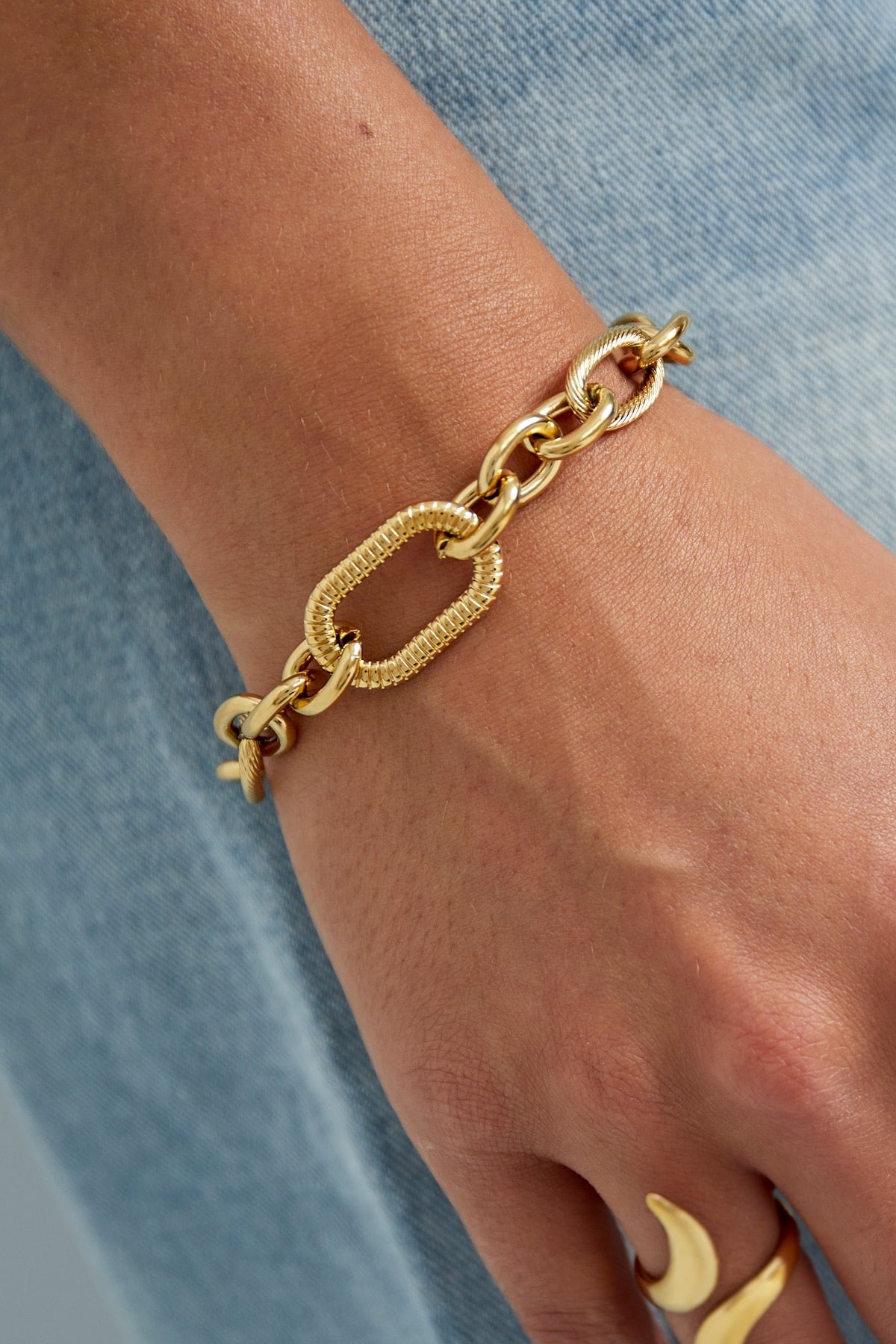 Bold link chain armband