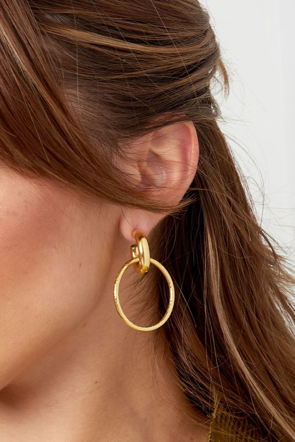 Oorbellen schakel met cirkel goud/zilver