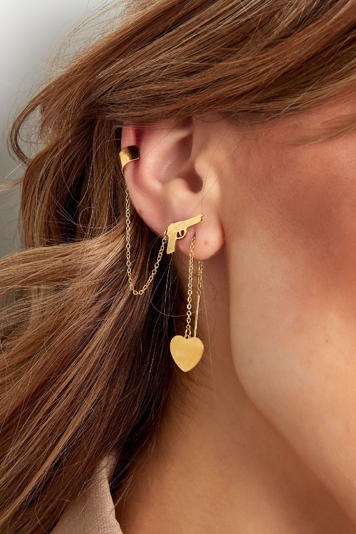 Oorbellen pistool met ear cuff goud/zilver