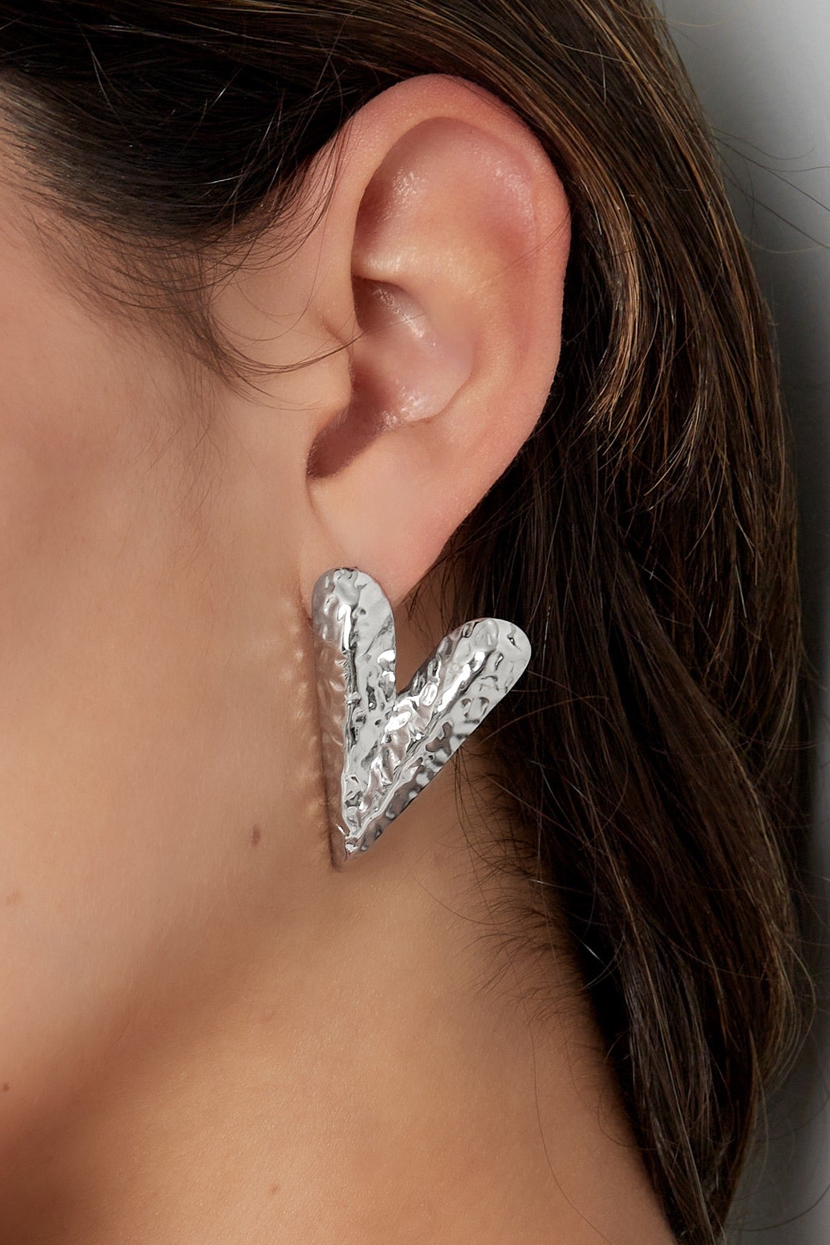 Structured love oorbellen goud/zilver