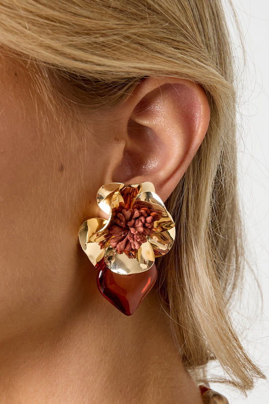 Oorbellen met ijzeren druppel bloem