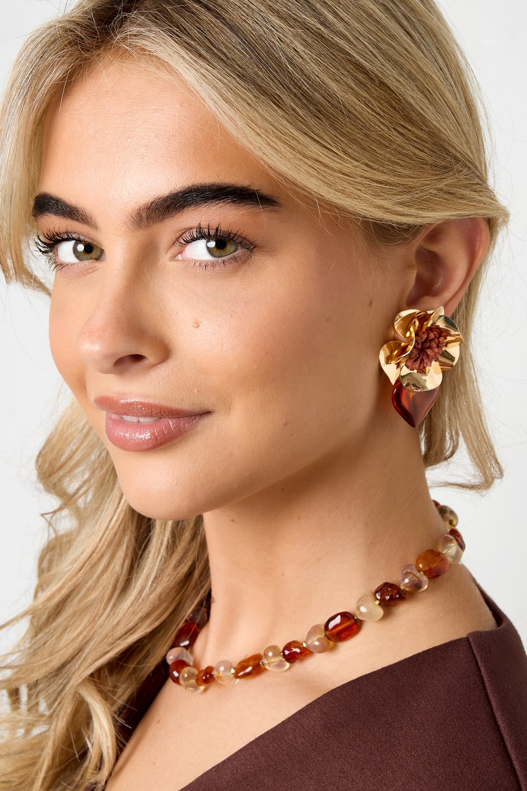 Oorbellen met ijzeren druppel bloem